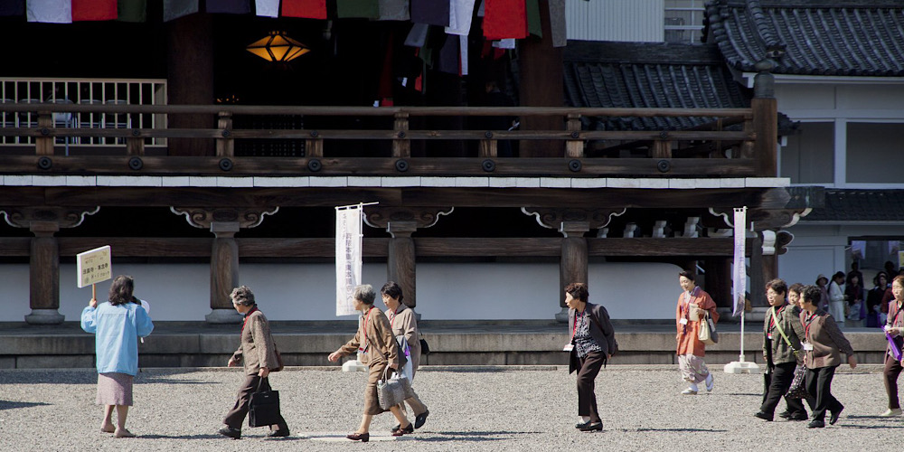 Japanse toeristen bij de Higashi Honganji tempel