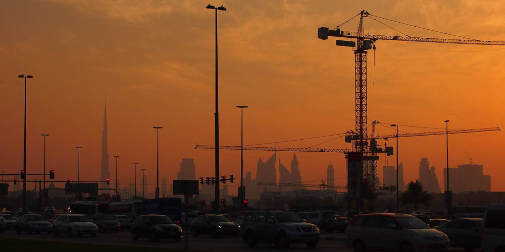 De skyline van Dubai in het gouden uurtje