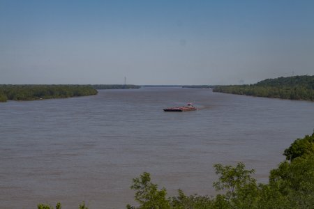 Hier is goed te zien hoe breed de Mississippi rivier kan zijn