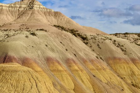 Op sommige plekken kleuren de formaties goud achtig