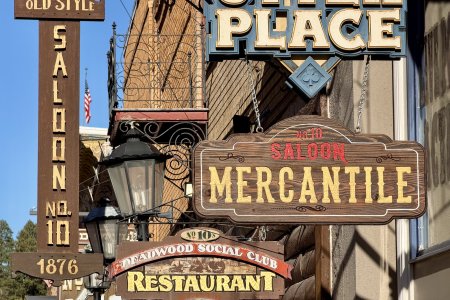 Alles is in dezelfde stijl op Main Street Deadwood