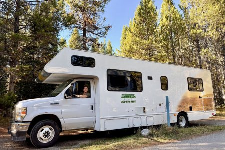 Syl rijd met het grootste gemak in de camper, we verdelen de ritten