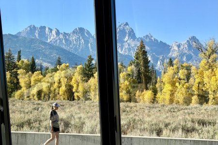 Uitzicht vanuit het Visitor Center op de Grand Tetons