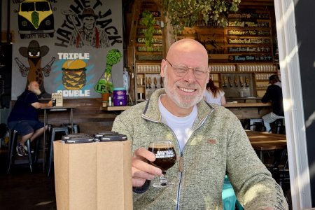 Een pindakaas biertje delen en wat biertjes voor onderweg. Junkyard brewery