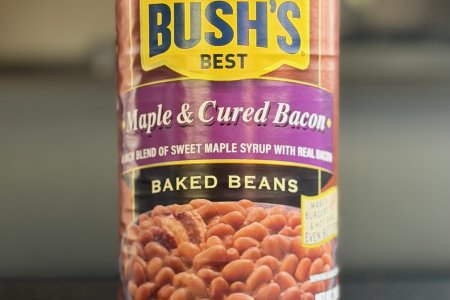 Baked beans in maple syrup met bacon. Guilty pleasure