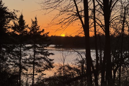 De zon gaat onder boven Lake Itasca
