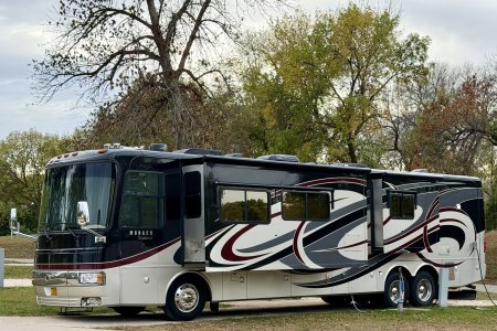 In deze bussen met uitschuif delen reizen de Amerikanen zelf