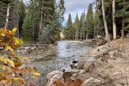 We staan aan de Rock Creek in Montana