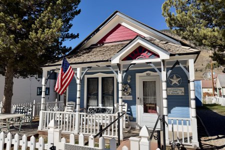 Een typisch Amerikaans houten huisje in Silverton