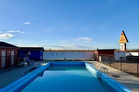 Plaatje van het lullige zwembad op de Dakota Campground