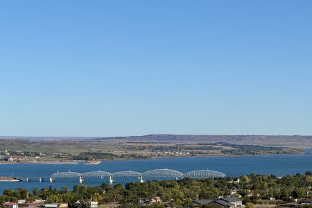Een brug over de Missouri rivier bij Chamberlain