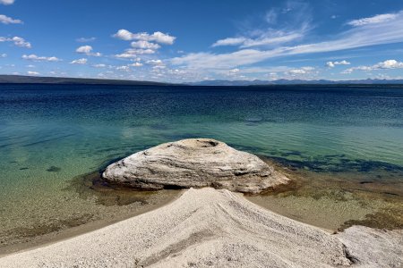 West Thumb Geyser Basinn Yellowstone lake