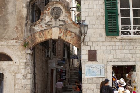 Leuke oude straatjes, stegen en pleinen in Kotor