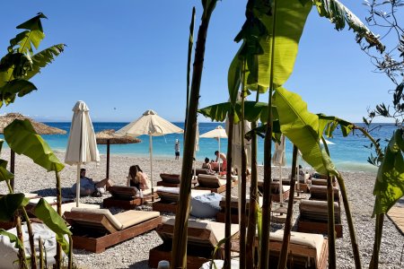 Het azuur blauwe water van de Adriatische Zee