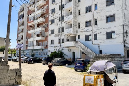 In Berat huren we een prima appartementje in dit gebouw