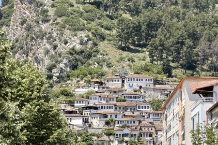 Berat, met erboven het kasteel van Berat