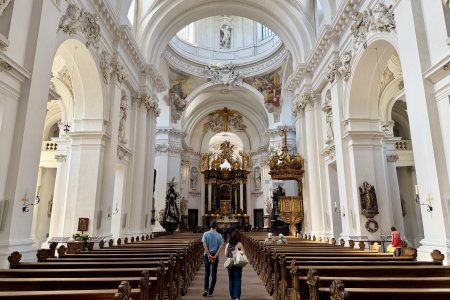 Het interieur van de Dom zu Fulda