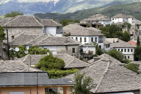 Deze lei stenen daken worden veel gebruikt in de oude stad