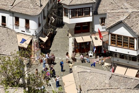 Alle toeristische straatjes in de oude Bazaar komen hier samen
