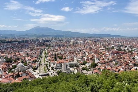 Prizren is een grote uitgestrekte stad