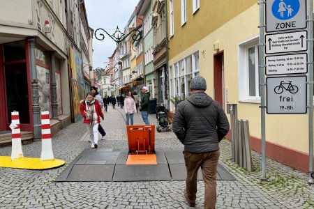 Helaas is dit nodig om de kerstmarkt te beveiligen