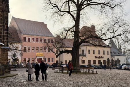De Domplatz voelt heel oud aan
