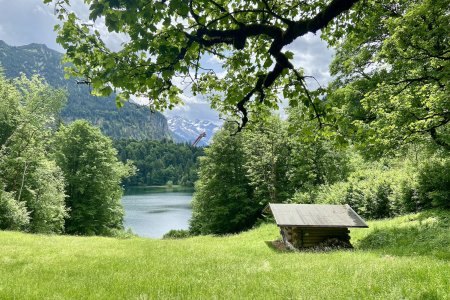De Freiburgsee, bij Oberstdorf, daarachter de Heini Klopfer Skivliegschans