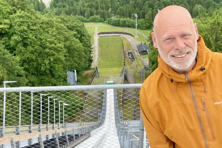 Heini Klopfer Skivliegschans. Dit is toch veel te steil om vanaf te springen!?