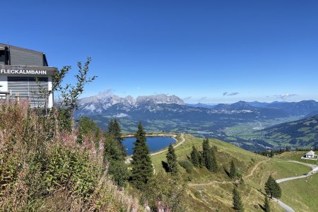 Bovenop de Fleckalm met uitzicht op de Wilder Kaiser