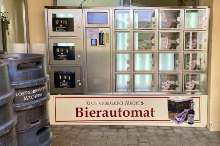 Een bierautomaat bij Brauhaus Kloster Machern aan de Moezel