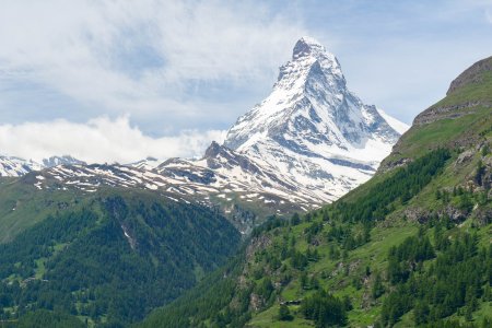 De Matterhorn torent hoog boven Zermatt uit met z&#039;n 4478 meter.