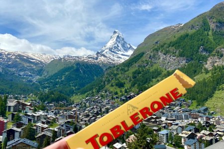 Pat kon het niet laten om er een Toblerone bij te pakken