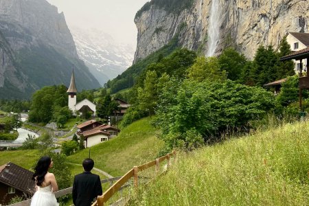 Lauterbrunnental met rechts de Staubbach Wasserfall