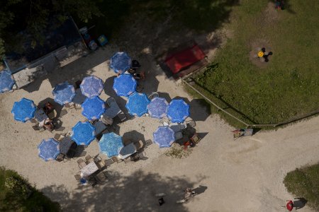 Hoooog, de uitkijktoren op de Pyramidekogel