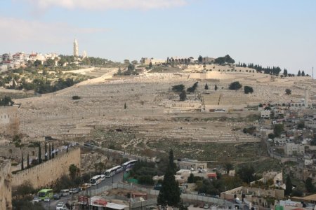 Een blik op de olijfberg met de Joodse graven