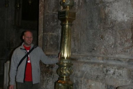 Een joekel van een kandelaar in Church of the Holy Sepulchre