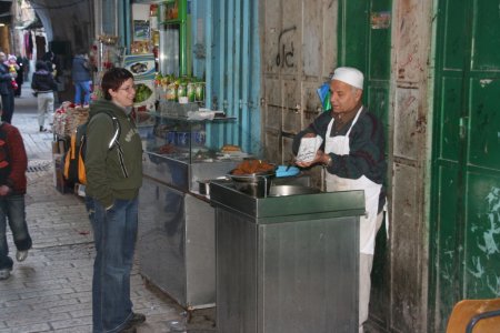 Syl besteld een Falafel bij een aardig mannetje