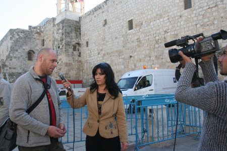 Pat word geinterviewd voor Bethlehem Broadcast News