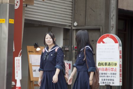 Meisjes in schooluniform