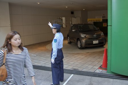 Robot parkeer garage Tokyo, auto&#039;s worden automatisch op een plek gezet