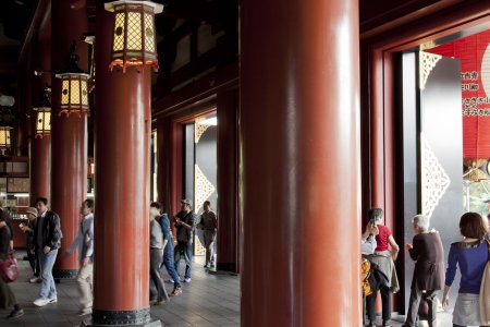 Binnenkant van Tokyo&#039;s meest bezochte tempel