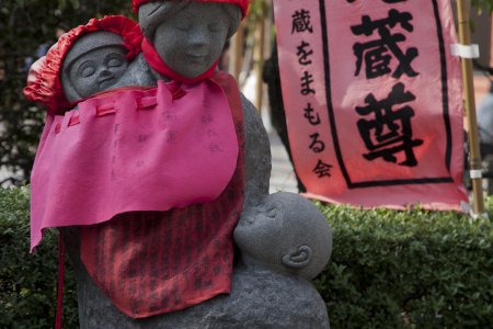 Ingepakt beeldje in Asakusa, Sensoji tempel