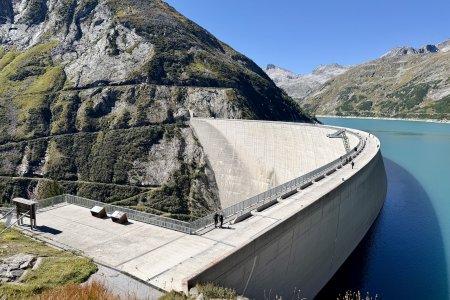 De Kölnbreinsperre is 200 meter hoog
