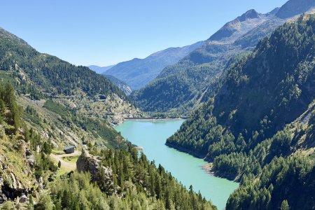 Het onderste buffermeer van de Kölnbrein dam