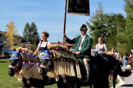 Traditie in z'n volle glorie, er komen mensen met paarden uit de hele streek