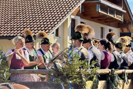 Klederdracht en muziek zijn nog steeds belangrijk