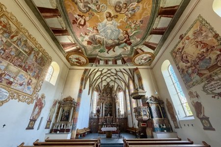 Het interieur van de kerk in Matzelsdorf