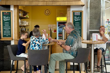 Een Imbiss in een winkelcentrum in Villach