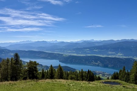Uitzicht op de Millstätter See en de Sloveense Alpen