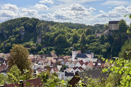 Uitzicht op Pottenstein en de burcht